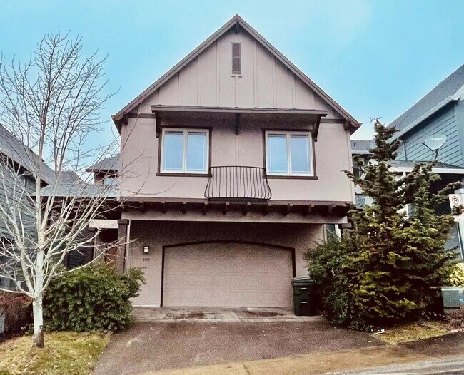 Building Photo - 2551 NW Byrne Terrace