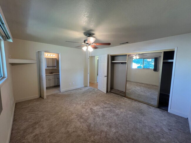 Building Photo - 3 bedroom single story in Manteca!