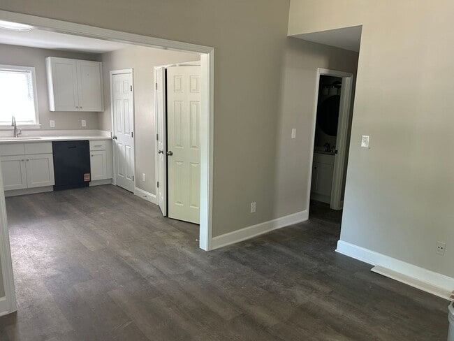 Building Photo - 627 W Northwest Blvd