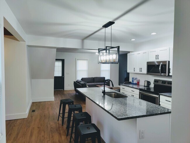 Building Photo - 82 Murray St