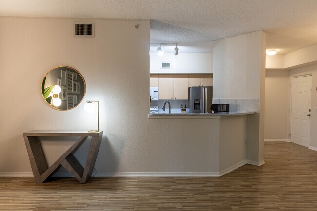 Building Photo - 360 Crestwood Cir