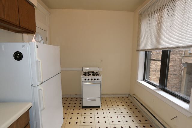 Building Photo - 714 W Barry Ave