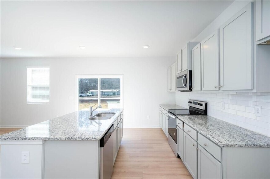 Building Photo - 242 Lookout Dr