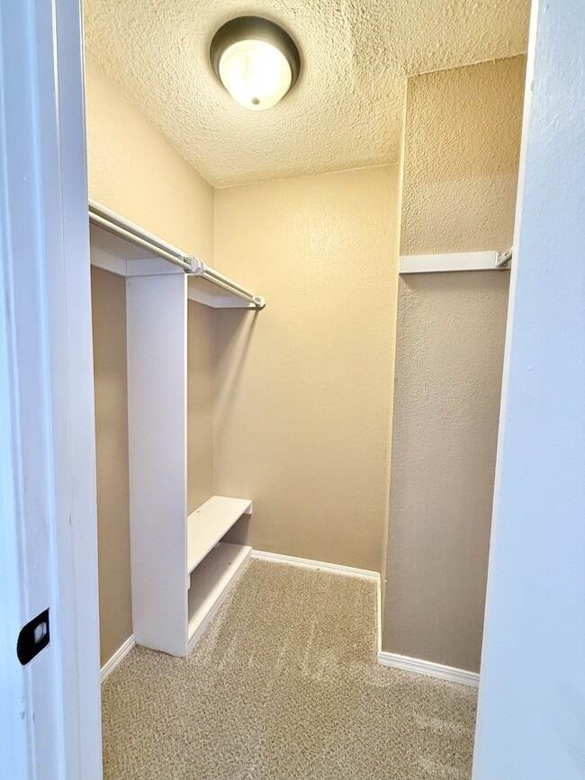 Building Photo - 1334 Eastgate Dr