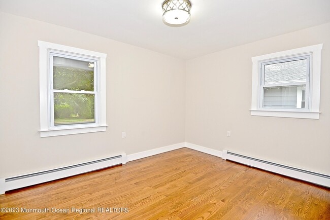 Building Photo - 57 Golden Glow Circus