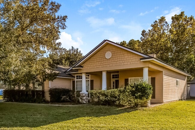 Building Photo - 9202 Redtail Dr
