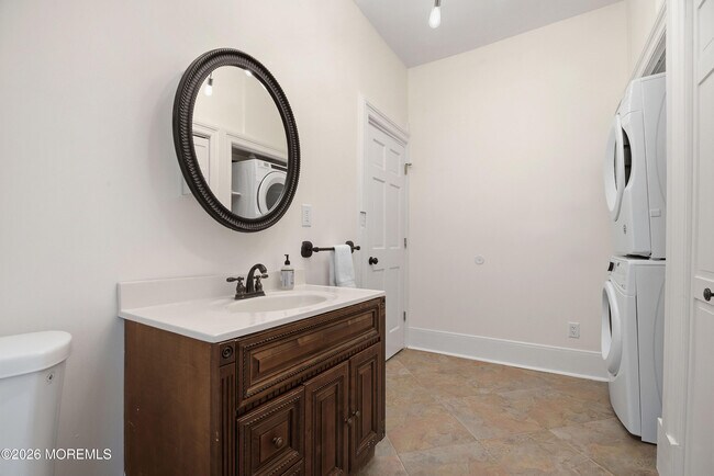 Building Photo - 343 Norwood Ave