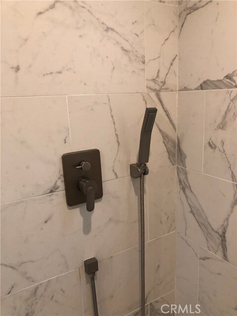 Building Photo - 1866 N Ave 56