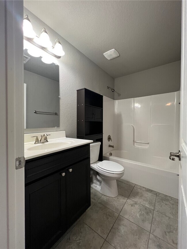 Building Photo - 1306 W Walker Dr