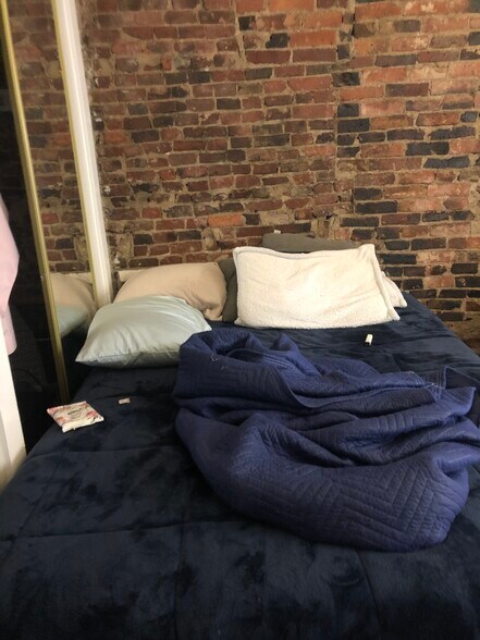 Building Photo - 40 Anderson St