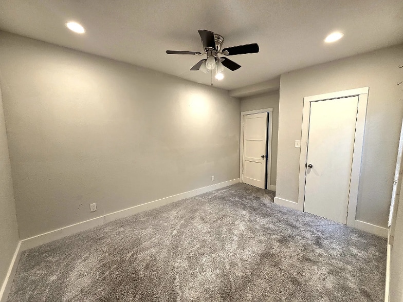 Building Photo - 1211 W Agarita Ave