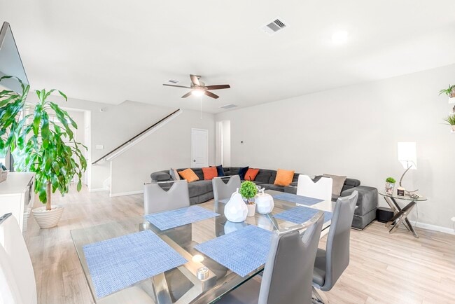 Building Photo - 5006 Sunway Dr