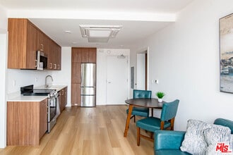 Building Photo - 2853 West Blvd