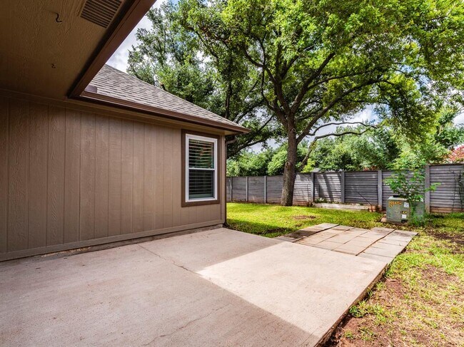 Building Photo - 16704 Tomcat Dr