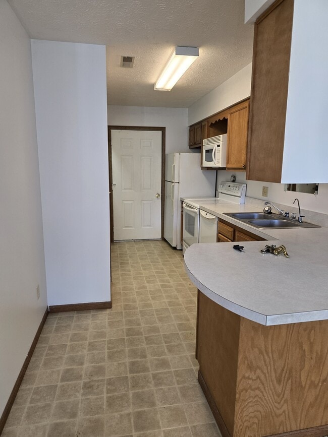 Building Photo - 533 E Main St