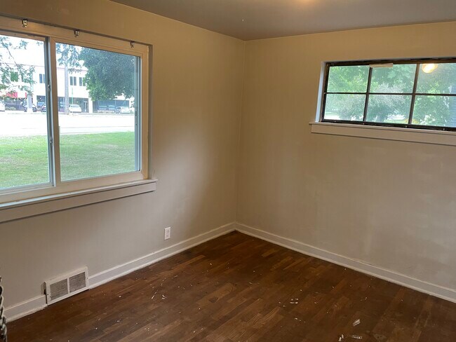 Building Photo - 196 N Hagadorn Rd