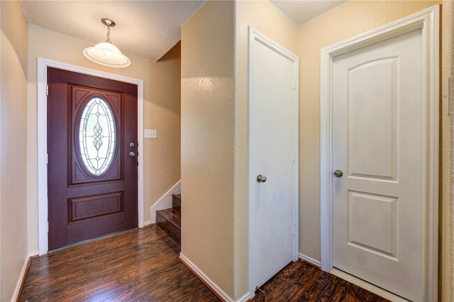 Building Photo - 2002 Collins Rose Ct