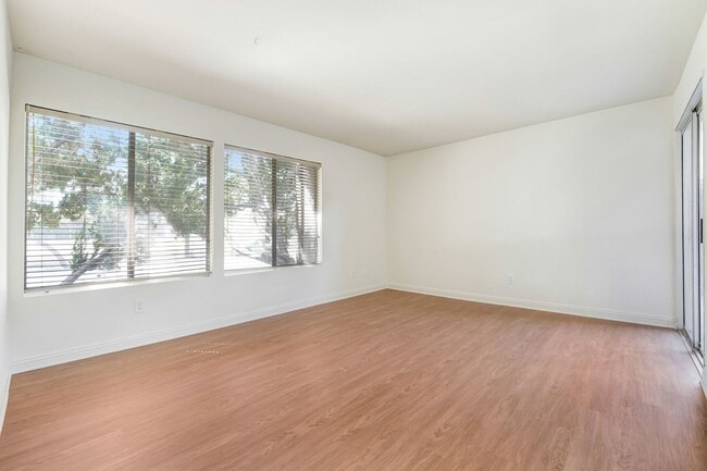 Building Photo - Parkwood Condo for Lease in Pasadena