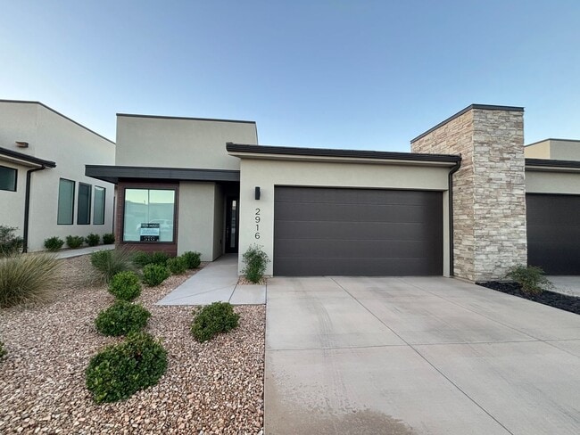 Building Photo - SPACIOUS PATIO HOME FOR RENT!