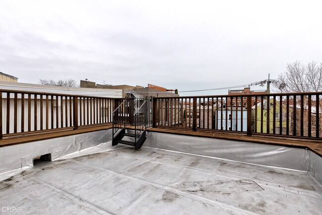 Building Photo - 2663 N Marshfield Ave