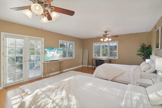 Building Photo - 2908 Lakemont Dr