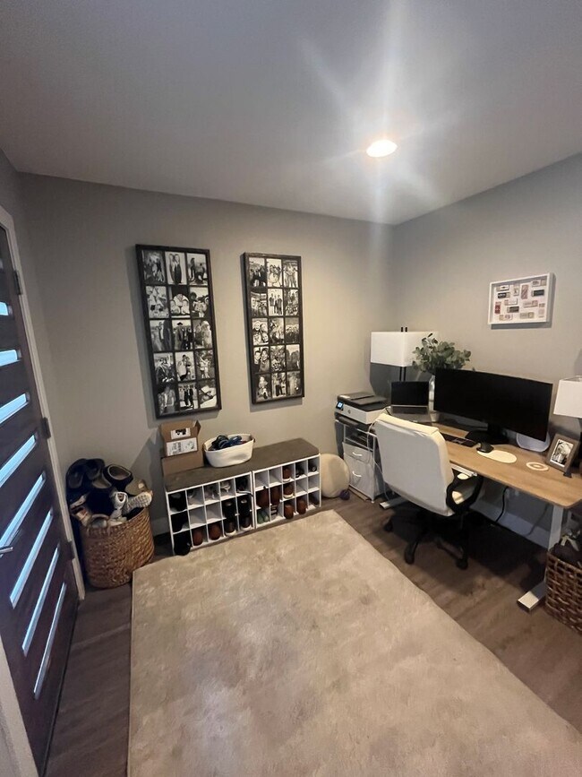 Building Photo - 2 Bed, 1 Bath Townhouse with Roof Top Deck