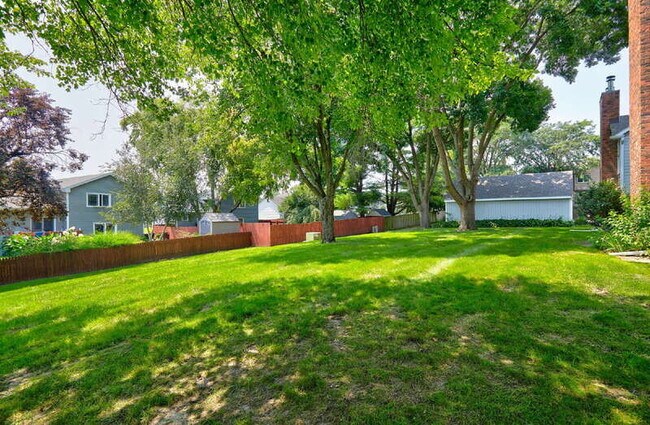 Building Photo - 5220 Boulder Dr