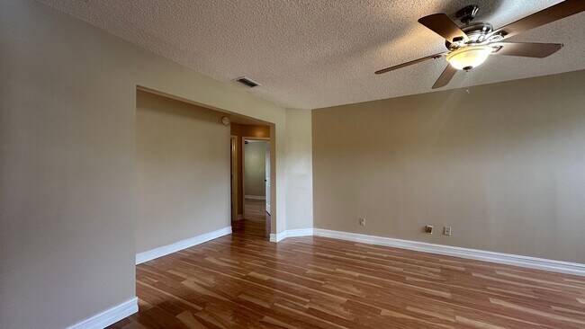 Building Photo - 487 Carrigan Ave