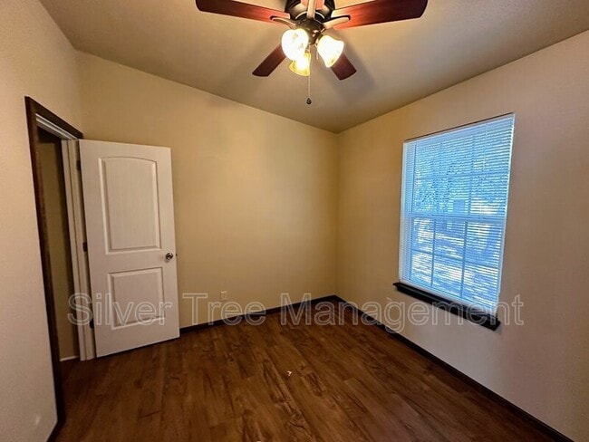 Building Photo - 358 Brighton Oaks Dr