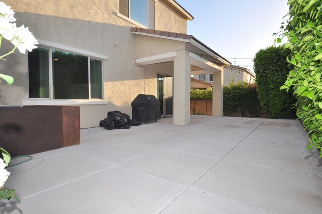 Building Photo - Stunning 5bed/3bath 2771 sq/ft Gilbert Home!