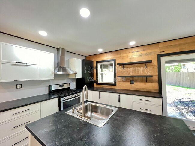 Building Photo - 2170 Beech Valley Dr