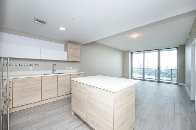Building Photo - 16385 Biscayne Blvd