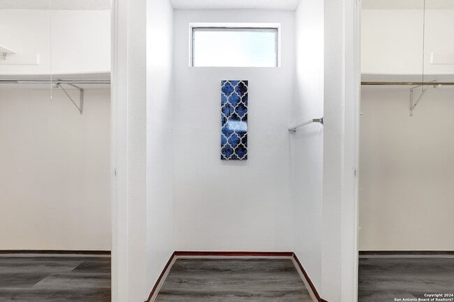 Building Photo - 6943 Sunshine Tree Dr