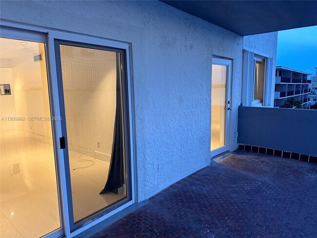 Building Photo - 1790 S Treasure Dr