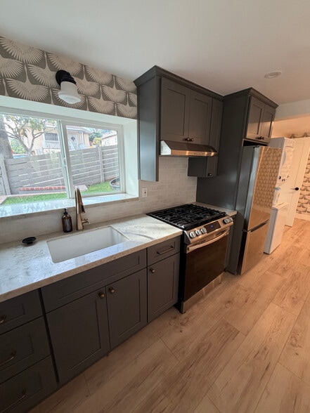 Building Photo - 2111 Montana St