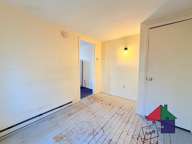 Building Photo - 4 Weaver Ln