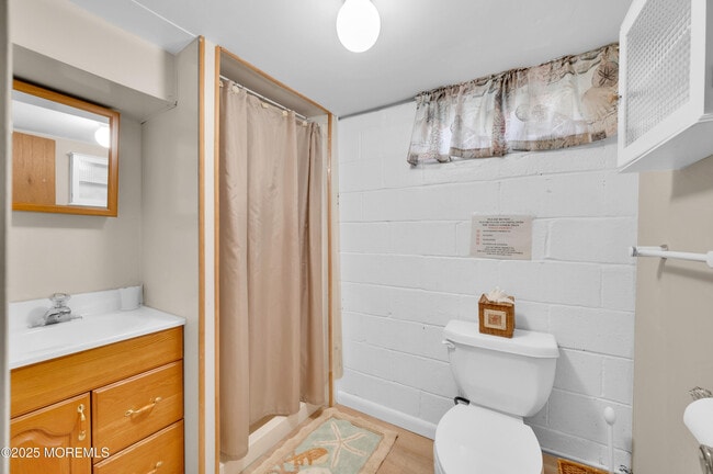 Building Photo - 2203 3rd Ave