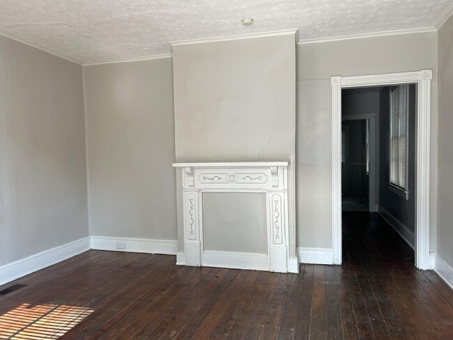 Building Photo - 305 S Kent St