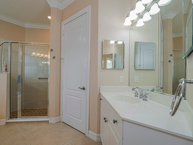 Building Photo - 4570 Bridgepointe Way