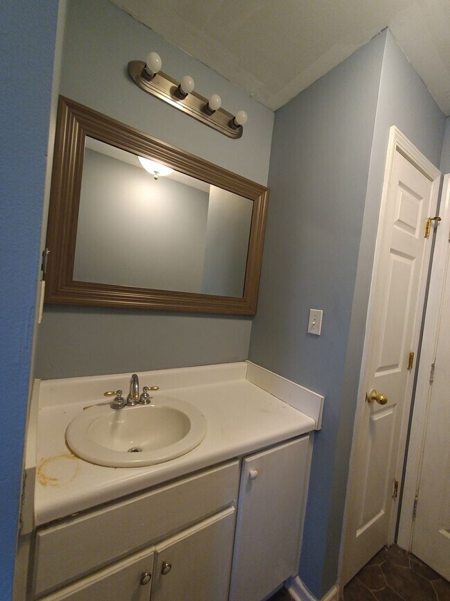 Building Photo - Half off first month rent move in special