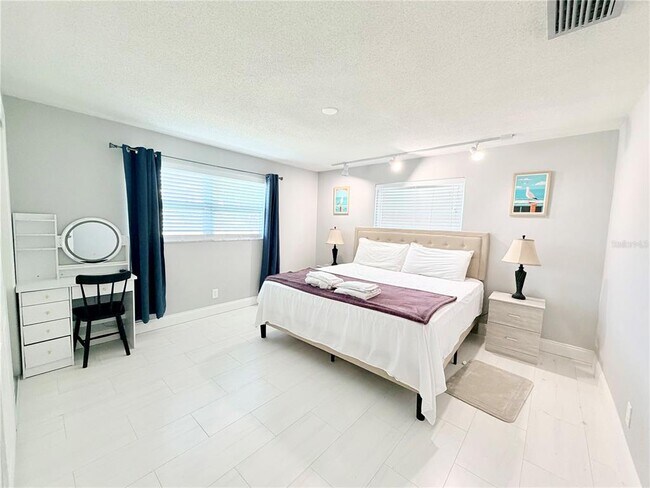 Building Photo - 2513 Gulf Blvd