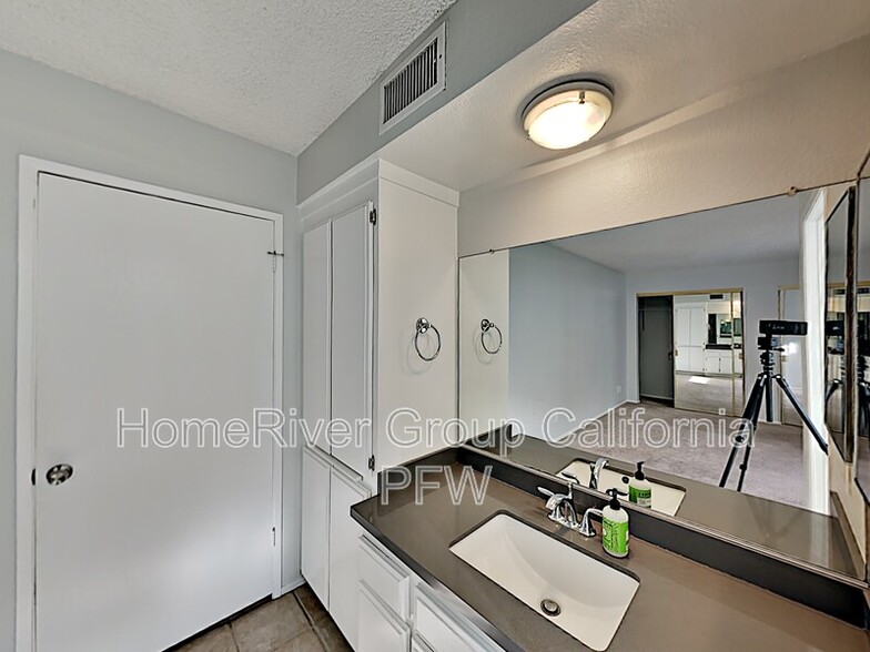 Building Photo - 5500 Lindley Ave