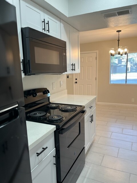 Building Photo - 286 W Palomino Dr