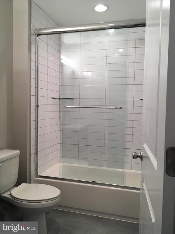 Building Photo - 2341 W Thompson St