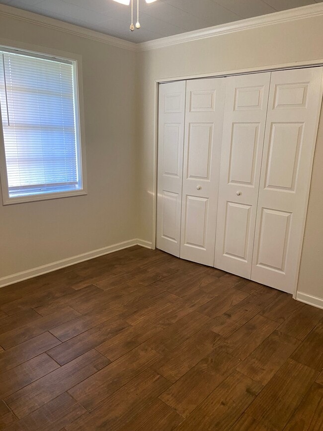 Building Photo - 101 Greenlawn Pl