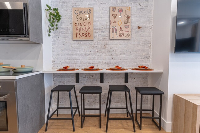 Building Photo - 242 Schaefer St