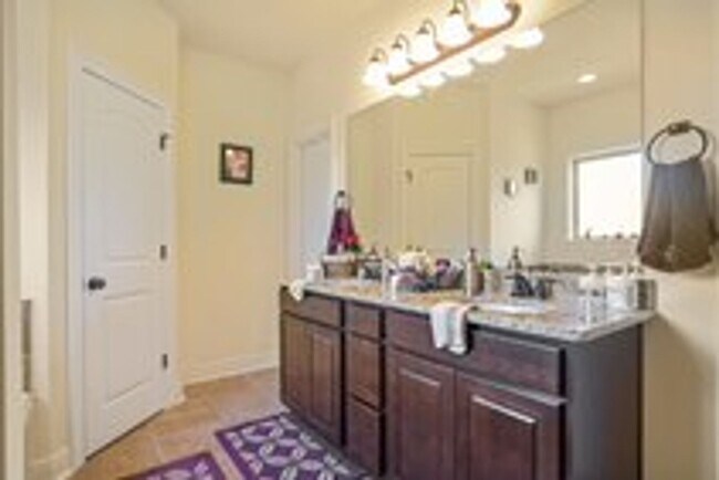 Building Photo - 1908 Chandler Ave