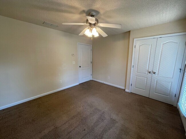 Building Photo - 5 BEDROOM PLUS BONUS ROOM PRE-LEASING FOR AUGUST 2026!