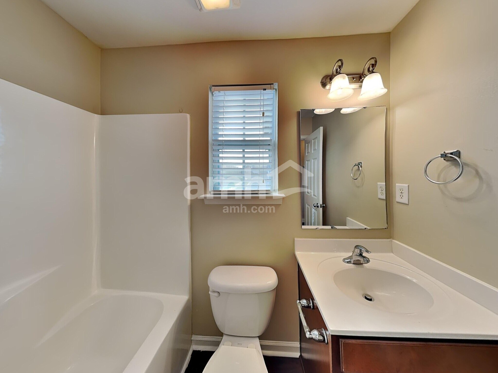 Building Photo - 392 Sweet Shrub Dr