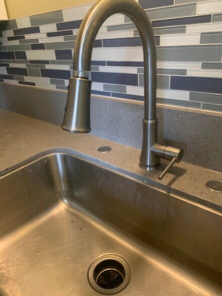 Building Photo - 642 Lemar Park Dr